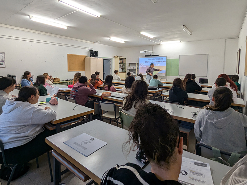 Más de 500 personas se suman a la celebración de la Code Week en Espacios Digitalex